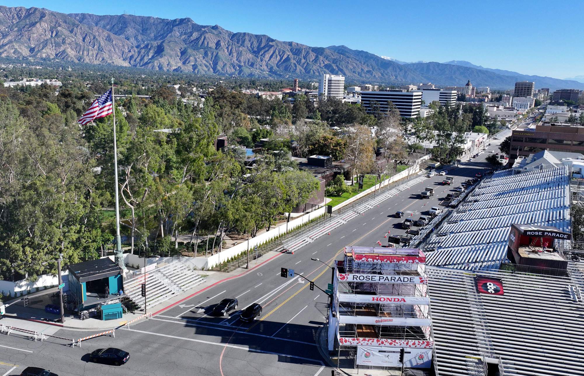 OCR-L-RAIN-1230-DM-01 A view of Colorado Blvd. from Orange Grove Blvd. as crews prepare for the 137th Rose Parade in Pasadena on Monday, De. 29, 2025. Rain is forecast for Wednesday and Thursday. (Photo by Dean Musgrove, Los Angeles Daily News/SCNG)